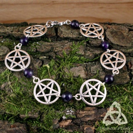 Bracelet ésotérique Sorcière orné de Pentagrammes argentés et de perles d'Améthyste violette