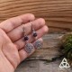 Boucles d'oreilles féeriques aux volutes rondes argentées style elfique et Art Nouveau surmontées de perles en Améthyste