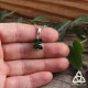 Collier zen et fin léger pétale de fleur Pagodes de Verre transparent vert foncé chaine argentée