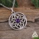 Collier médiéval rond orné de Triquetra celtiques inscrites dans un Cercle avec une Améthyste violette au centre.