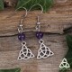 Boucles d'oreilles celtiques médiévales Triquetra noeud argenté ajouré et perle en Améthyste violet foncé.