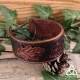 Bracelet manchette médiéval en cuir marron brun Feuille de Chêne et Triquetra noeud celtique païen wicca fait main.