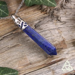 Collier ou pendule orné d'une grande pointe de Lapis Lazuli bleu foncé entouré de fines volutes argentées.