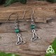 Boucles d'oreilles médiévales ornée d'une triquetra, noeud celtique argenté, surmonté d'une perle en Malachite verte