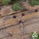 Bracelet de main médiéval fantasy orné de trois Feuilles elfiques autour d'une Triquetra celtique et d'Améthyste violette
