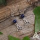 Boucles d'oreilles noeud celtique Triquetra triangle argenté et perle en Lapis Lazuli bleu foncé féerique médiéval sorcière
