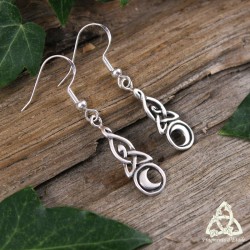 Boucles d'oreilles féeriques en Argent composées d'un croissant de lune surmonté d'entrelacs celtiques infinis.