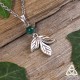 Collier médiéval féerique orné de petites feuilles elfiques argentées surmontées d'une perle de Malachite verte