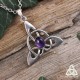 Collier médiéval fantasy orné d'un noeud celtique Triquetra argenté et d'une Améthyste naturelle violette.