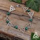 Bracelet médiéval orné de Triquetra, noeud celtique argenté et pierre Malachite vert forêt. Bijou féerique et magique fait-main.
