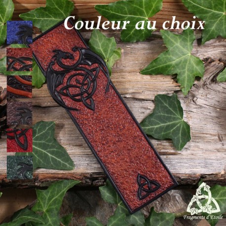 Marque page médiéval en cuir repoussé Dragon celtique et Triquetra noir