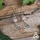 Boucles d'oreilles noeud celtique Triquetra triangle argenté et perle en Quartz Rose clair. Bijou médiéval féerique.
