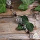 	Bracelet féerique art nouveau Kalya volutes elfiques argentées triquetra médiéval celtique et Grenat rouge
