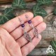 	Boucles d'oreilles féeriques et printanières ornées de fines feuilles elfiques argentées et de perles en Améthyste violette