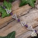 Bracelet médiéval orné de Triquetra, noeud celtique argenté et pierre Améthyste violette. Bijou féerique et magique fait-main.