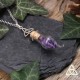 Collier féerique alchimie Fiole de verre en pointe aux éclats d'Améthyste violette et Triquetra celtique argentée.