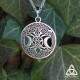 Collier ésotérique Sorcière composé d'un Arbre de Vie argenté abritant une Triple Lune ornée d'un Pentagramme.