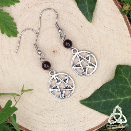 Boucles d'oreilles ésotériques Pentagramme de Sorcière argenté et Grenat rouge foncé, bijou médiéval wicca fait-main
