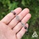 Bracelet féerique petites Feuilles Elfiques argentées et perles en pierre naturelle Grenat rouge foncé médiéval Art Nouveau