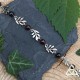 Bracelet féerique petites Feuilles Elfiques argentées et perles en pierre naturelle Grenat rouge foncé médiéval Art Nouveau