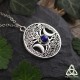 Collier ésotérique SorcièreArbre de Vie argenté et Triple Lune ornée d'un Pentagramme sur lequel se trouve un Lapis Lazuli bleu.