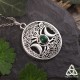 Collier ésotérique SorcièreArbre de Vie argenté et Triple Lune ornée d'un Pentagramme sur lequel se trouve une Malachite verte.