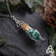 	Collier féerique alchimie Fiole de verre en pointe aux éclats de Malachite verte et Triquetra celtique argentée.