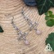 Boucles d'oreilles elfiques ornées de légères volutes argentées Art Nouveau et de perles de Quartz Rose pastel.