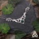 Collier elfique et Art Nouveau aux volutes et feuilles argentées et pierre gemme Malachite vert forêt