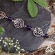 Bracelet médiéval féerique Arabesques et volutes elfiques rondes entourée de perles d'Améthyste violet foncé