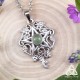 Collier durable médiéval fantasy en acier inoxydable Etoile entourée de volutes, feuilles et Aventurine vert clair