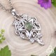 Collier durable médiéval fantasy en acier inoxydable Etoile entourée de volutes, feuilles et Aventurine vert clair