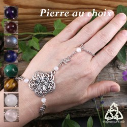 Bracelet de main pour mariage médiéval fantasy, orné d'une grande fleur elfique argentée entourée de pierres naturelles