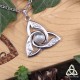 Collier durable mixte noeud celtique Triquetra ornée d'entrelacs en acier inoxydable et Labradorite grise reflet bleu