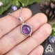 Collier victorien orné d'une Améthyste naturelle ovale violet foncé sur un pendentif argenté et patiné pour un effet ancien