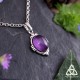 Collier victorien orné d'une Améthyste naturelle ovale violet foncé sur un pendentif argenté et patiné pour un effet ancien