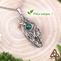 	Collier artisanal et nature rond aux entrelacs et feuilles argentées et Malachite verte, pièce unique pour mariage médiéval