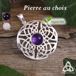 Pendentif médiéval rond et mixte en argent orné d'un noeud celtique et d'entrelacs infinis avec une pierre naturelle