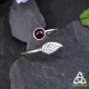 	Bague féerique réglable en argent 925 ornée d'une feuille elfique avec ses nervures et d'un Grenat naturel rouge foncé