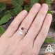 	Bague féerique réglable en argent 925 ornée d'une feuille elfique avec ses nervures et d'un Grenat naturel rouge foncé