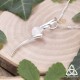 Pendentif médiéval fantasy en argent 925 ruban elfique ondulant autour d'une Pierre Lune arc-en-ciel blanche pour mariage