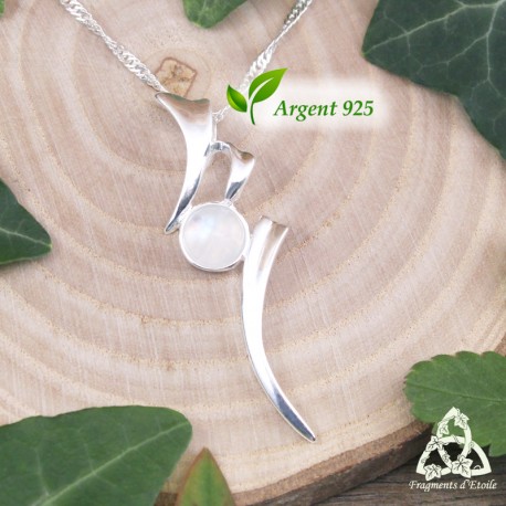 Pendentif médiéval fantasy en argent 925 ruban elfique ondulant autour d'une Pierre Lune arc-en-ciel blanche pour mariage