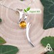 Pendentif médiéval fantasy en argent 925 ruban elfique ondulant autour d'une Ambre orangée pour mariage féerique