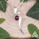 Collier médiéval fantasy en argent 925 ruban elfique ondulant autour d'un Grenat rouge foncé pour mariage féerique