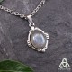 Collier victorien orné d'une Labradorite grise reflet bleu sur un pendentif argenté et patiné pour un effet ancien