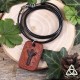 Collier artisanal en cuir au pendentif rectangulaire marron orné de la Rune de protection Elhaz, médiéval fantasy