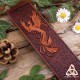 	Marque page artisanal en cuir oiseau de Feu Phénix en vol et personnalisation avec initiale, livre médiéval fantasy