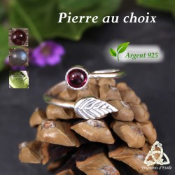 	Bague féerique réglable en argent 925 ornée d'une feuille elfique avec ses nervures et d'un Grenat naturel rouge foncé