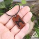 	Collier artisanal en cuir au pendentif rectangulaire marron orné de la Rune d'équilibre et d'harmonie Mannaz, médiéval fantasy