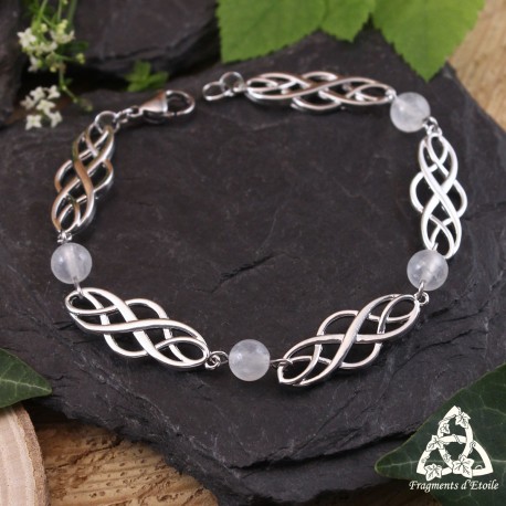 Bracelet Odalyne – volutes argentées et perles en péristérite (Pierre de lune arc-en-ciel), pour mariage féerique